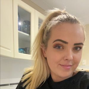 Meet your Posher, Caitlin